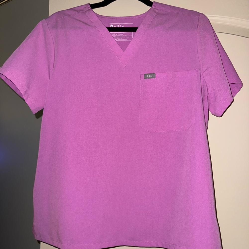 Women’s Figs Catarina one-pocket scrub top in Pink Cloud